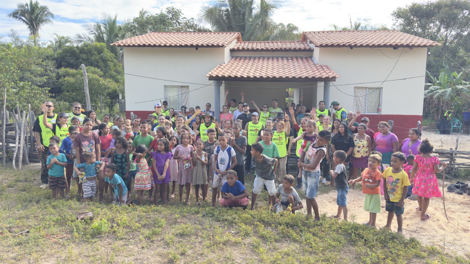 Entrega de casa nova para a comunidade