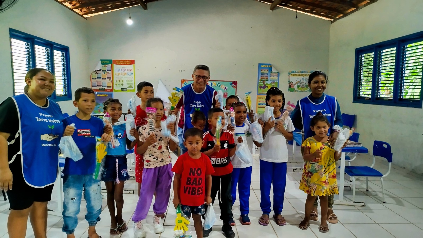 Crianças correndo em comunidade rural do Maranhão